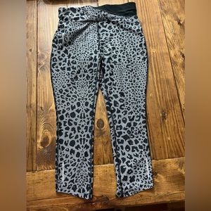 Nike Womans Running Leggings - capri length -size small